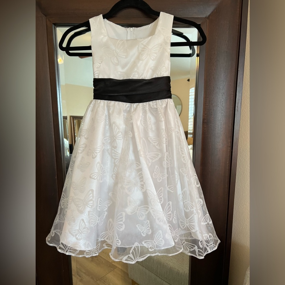 White dress with black belt tie size 7